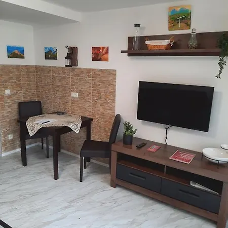 G & H Almrausch Apartment